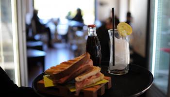 Pranzo al tavolo